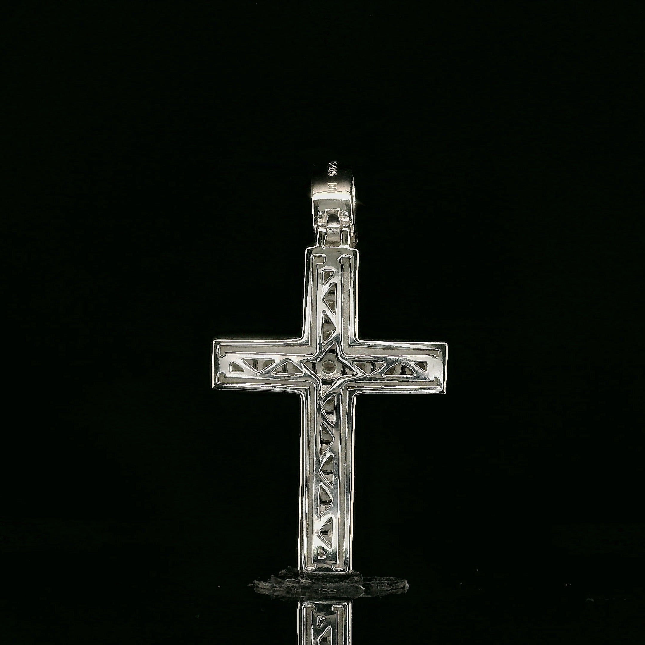 Iced Out Diamond Cross Pendant | 1.6ct | 29mm | VVS