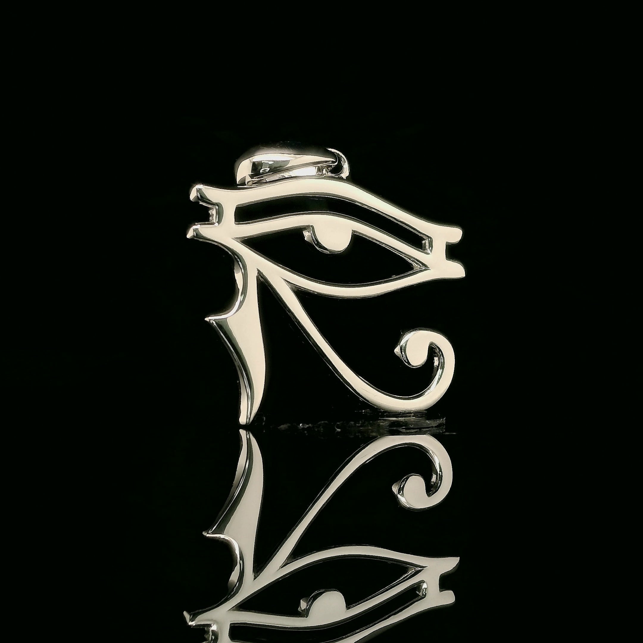 Eye of Horus Protection Pendant | 18mm | VVS