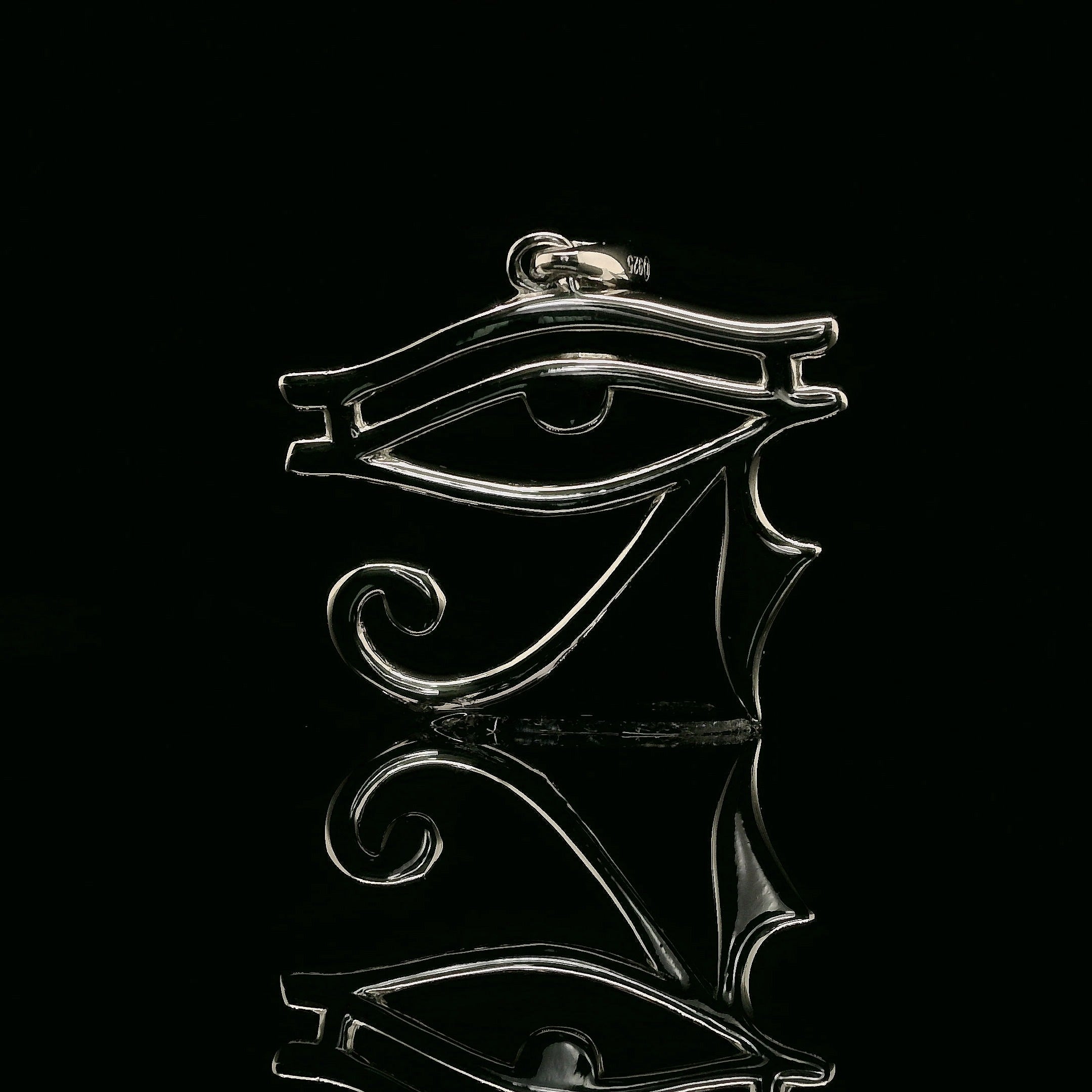 Eye of Horus Protection Pendant | 18mm | VVS