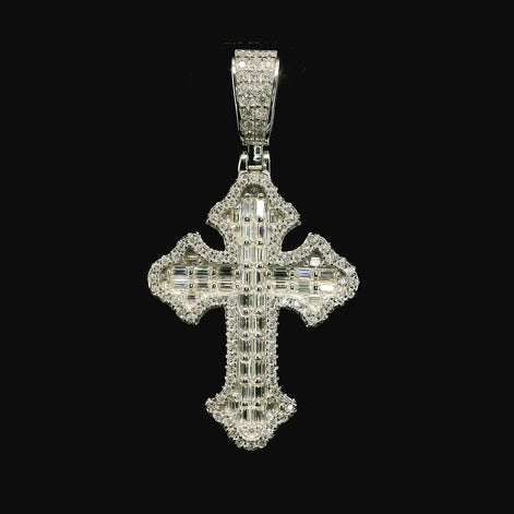 Iced Out Gothic Cross Pendant | 29mm | VVS