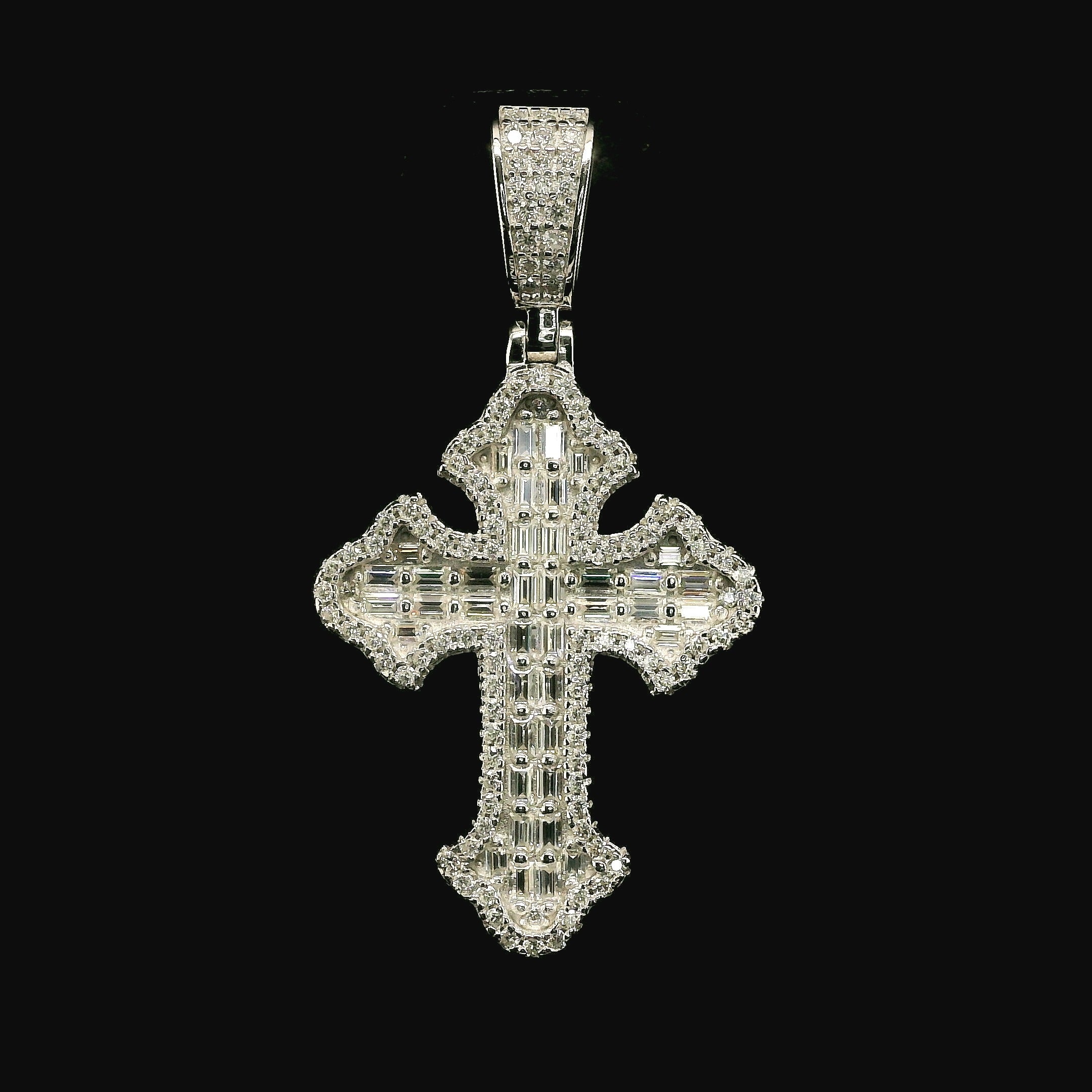 Iced Out Gothic Cross Pendant | 29mm | VVS