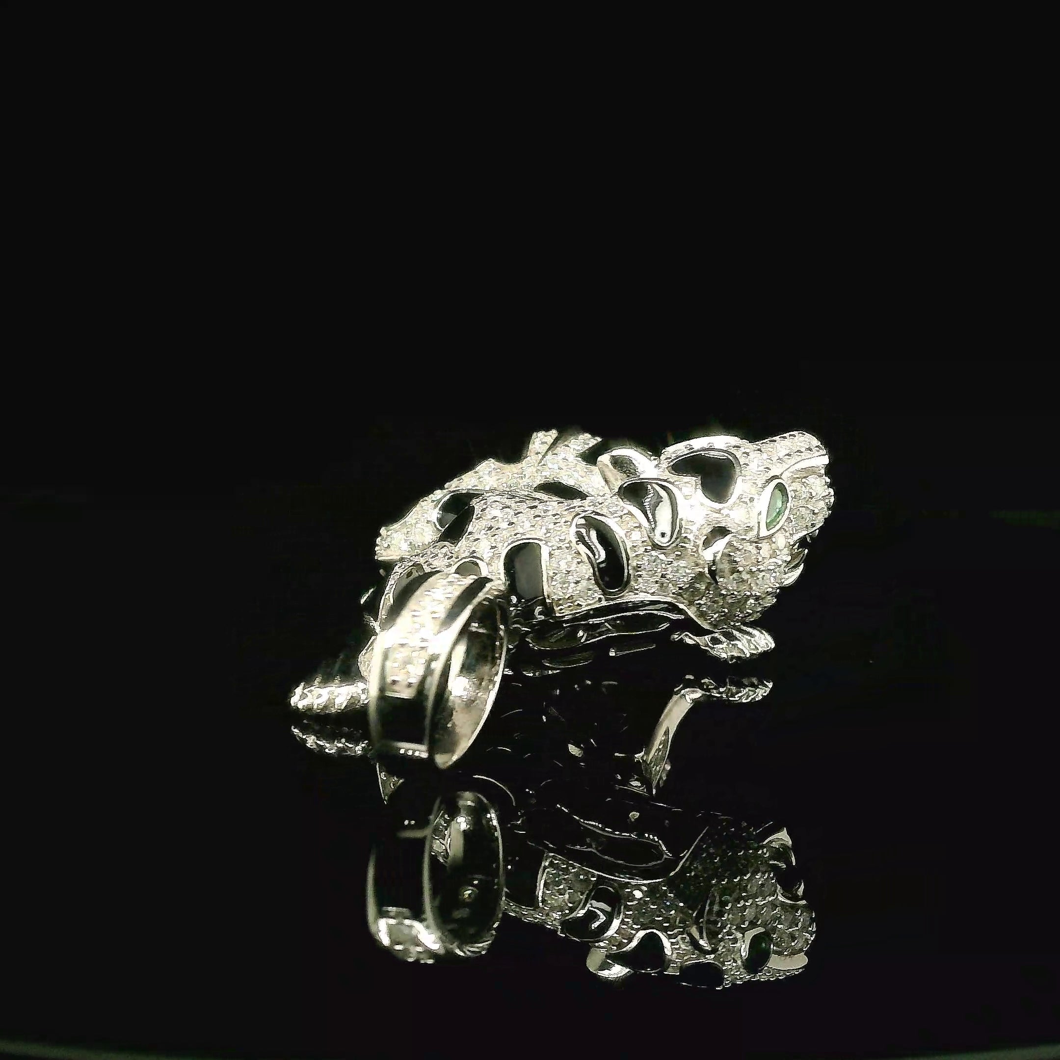 Men's Iced Out Jaguar Pendant with Emerald Eyes | 35mm | VVS