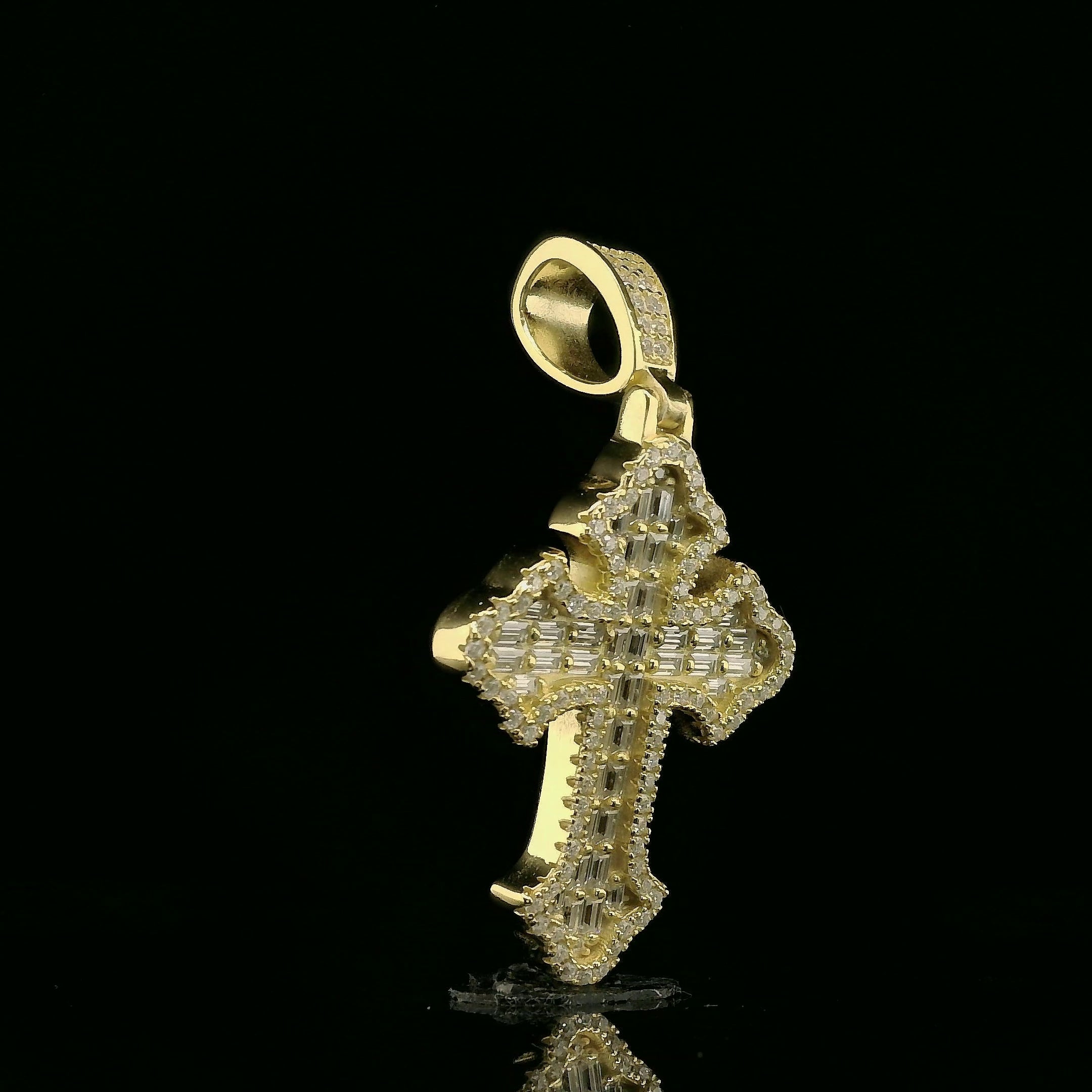 Iced Out Gothic Cross Pendant | 29mm | VVS