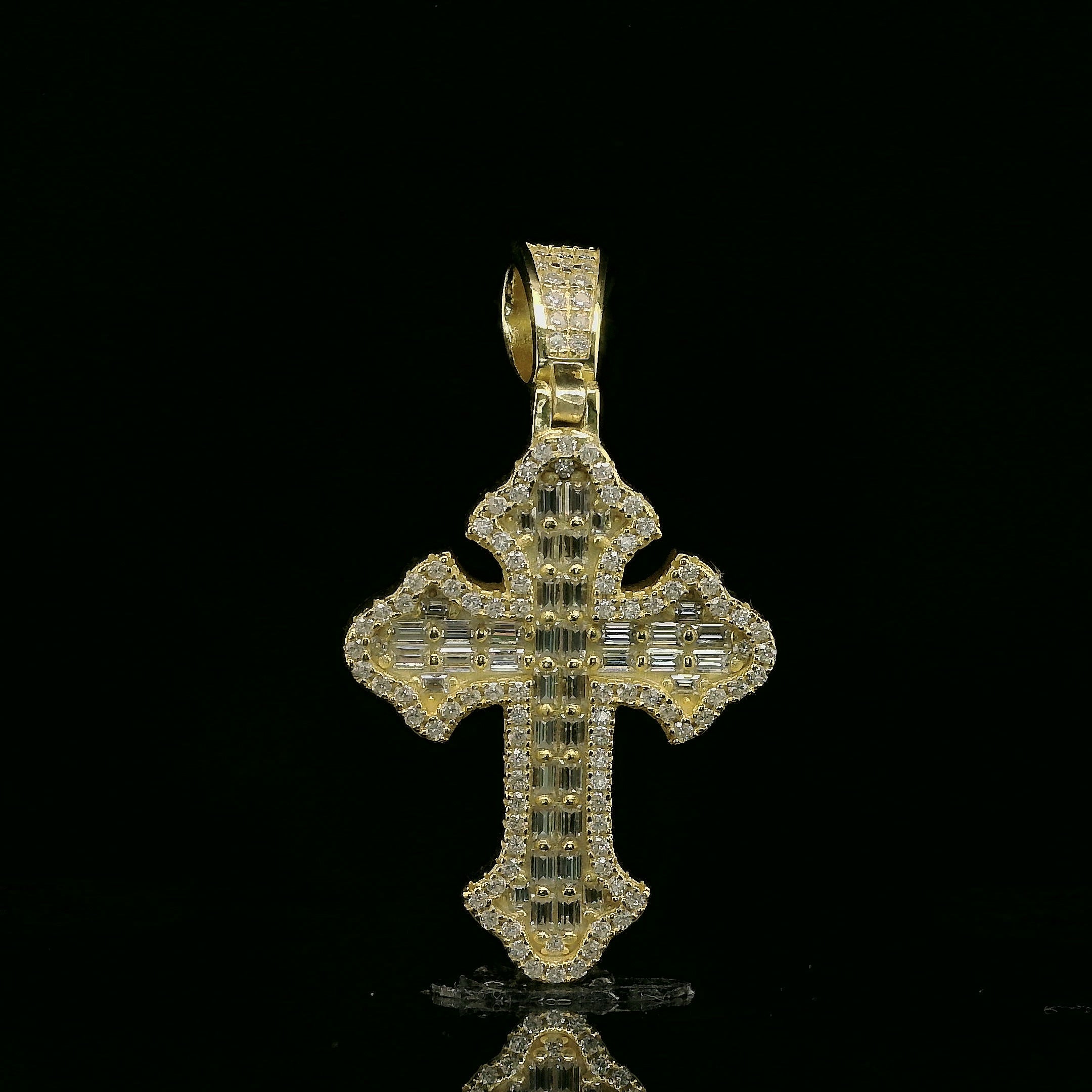 Iced Out Gothic Cross Pendant | 29mm | VVS